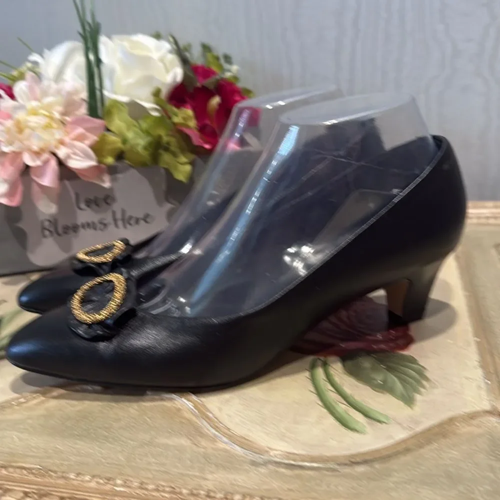Vintage Naturalizer Soft Shoes Low Heel Pumps Heels Black Feminine Buckle Sz 8
